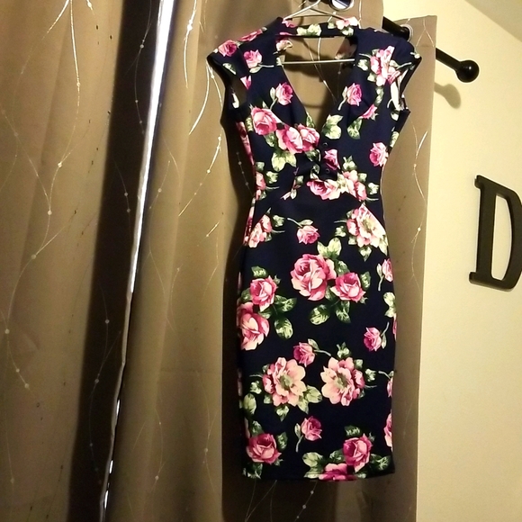 Floral dress - Picture 1 of 3
